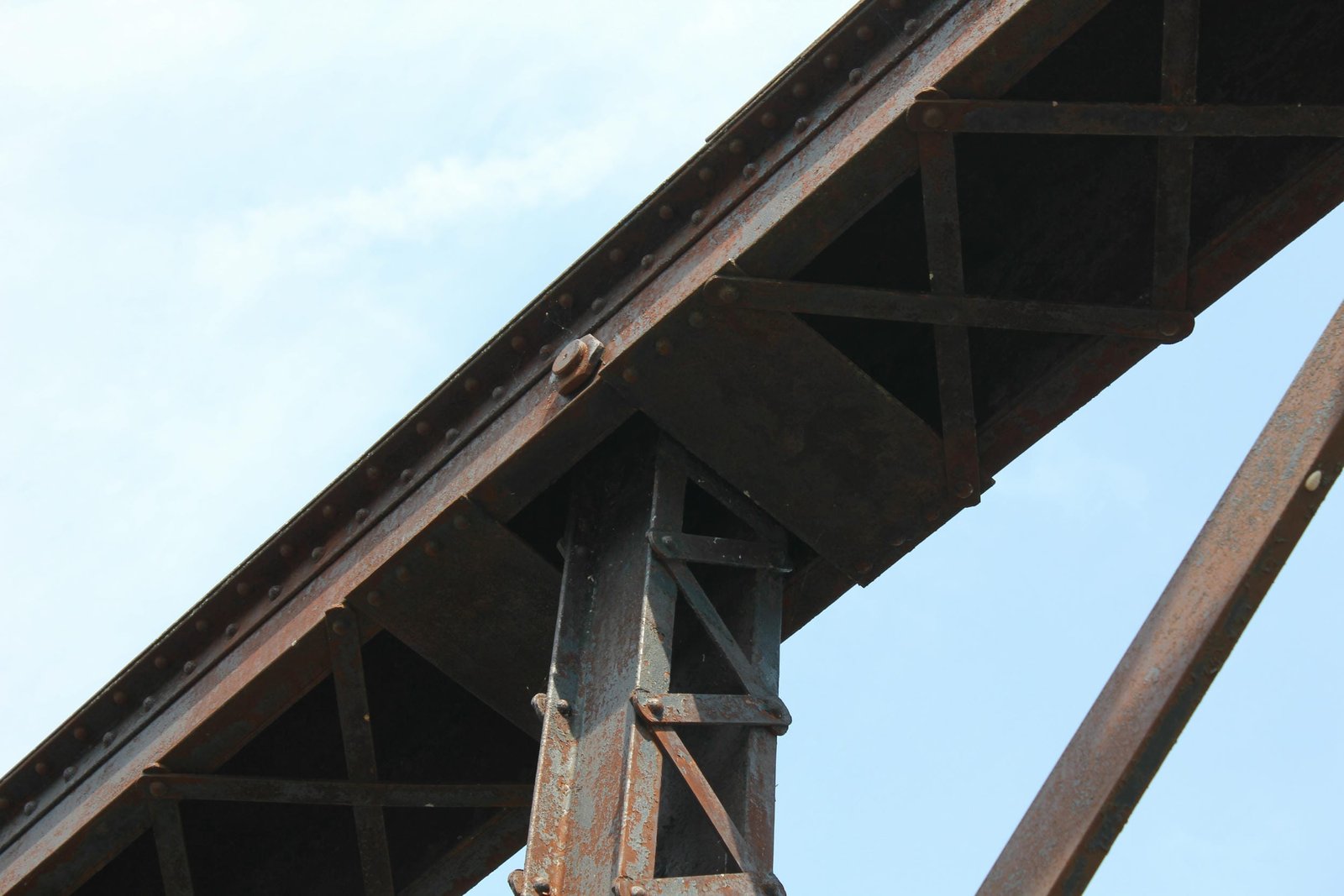 Top chord and upper connection